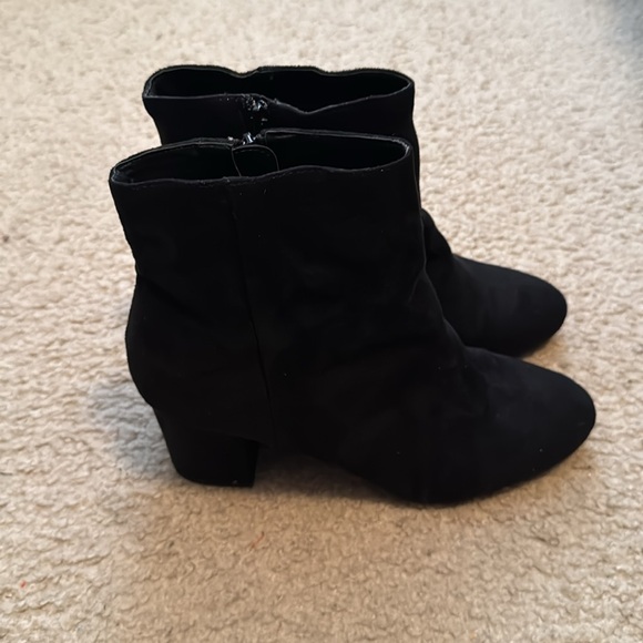 Charlotte Russe Allen Faux Suede Ankle Booties Size 10 Color Black - Picture 3 of 9